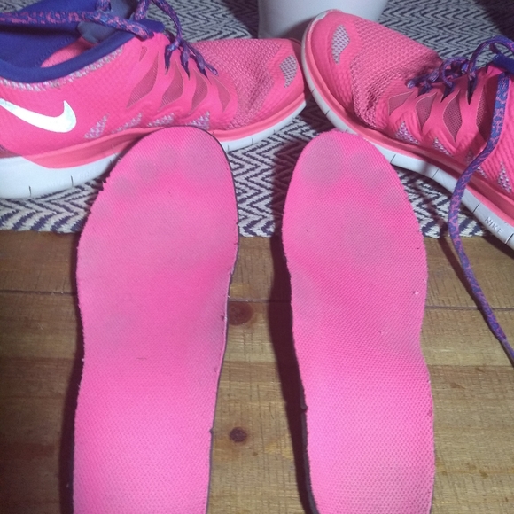 Used women's Nike free 5.0 running shoes size 7y / 8.5 women pink - Picture 2 of 10